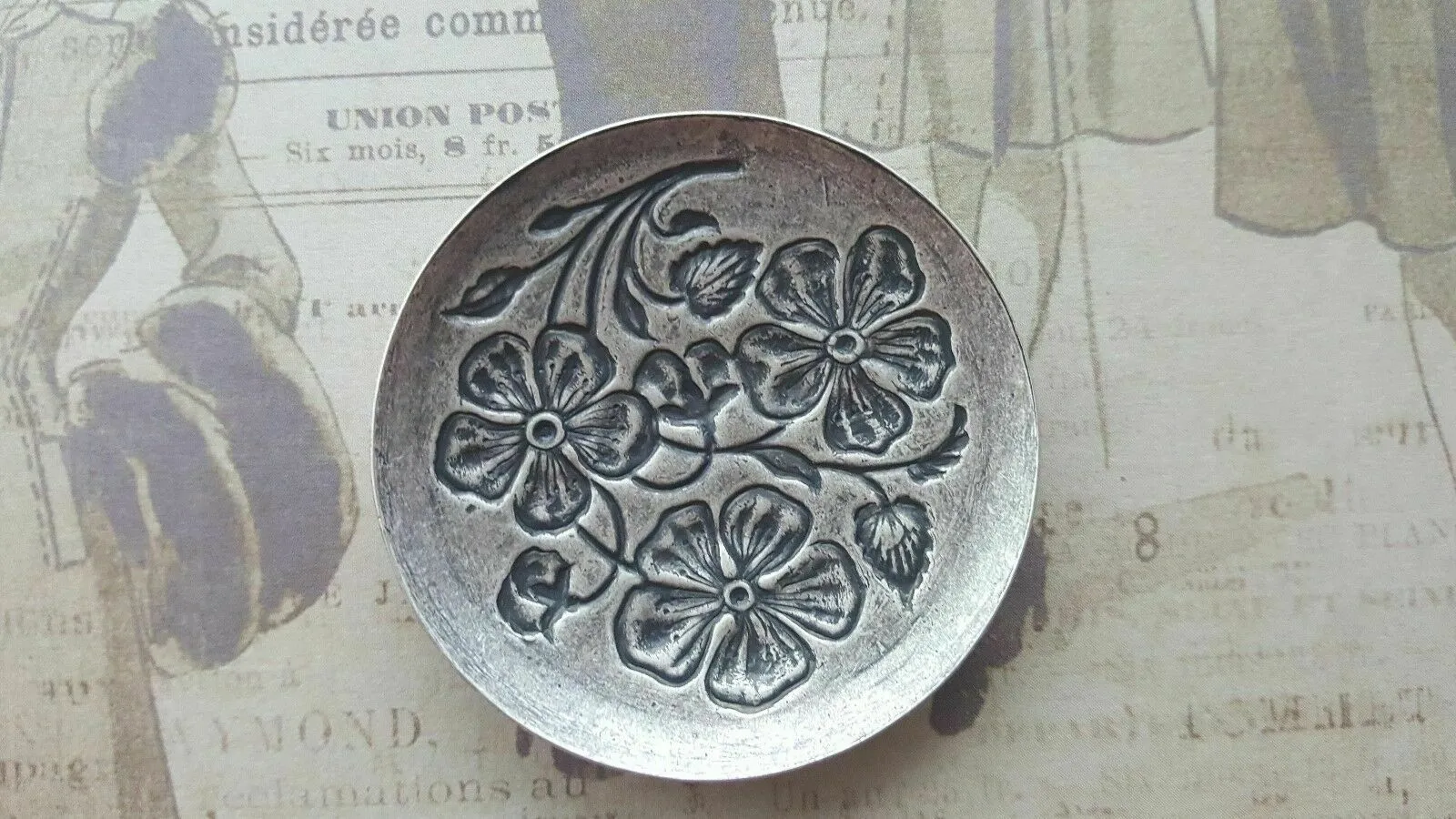 Brass Dogwood Flower Stamping x 1 - 552RAT.