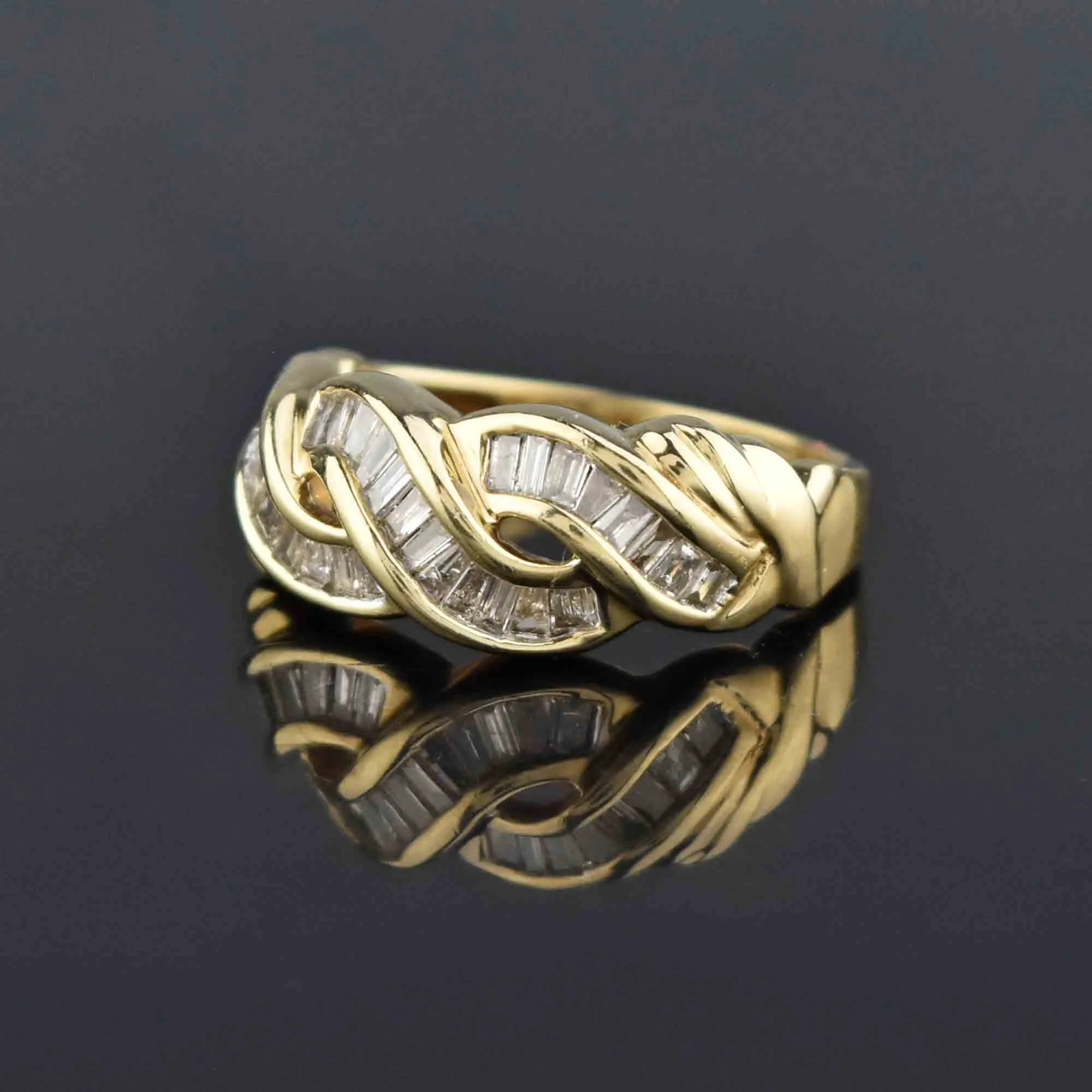 Lover's Knot Infinity Baguette Diamond Ring in Gold