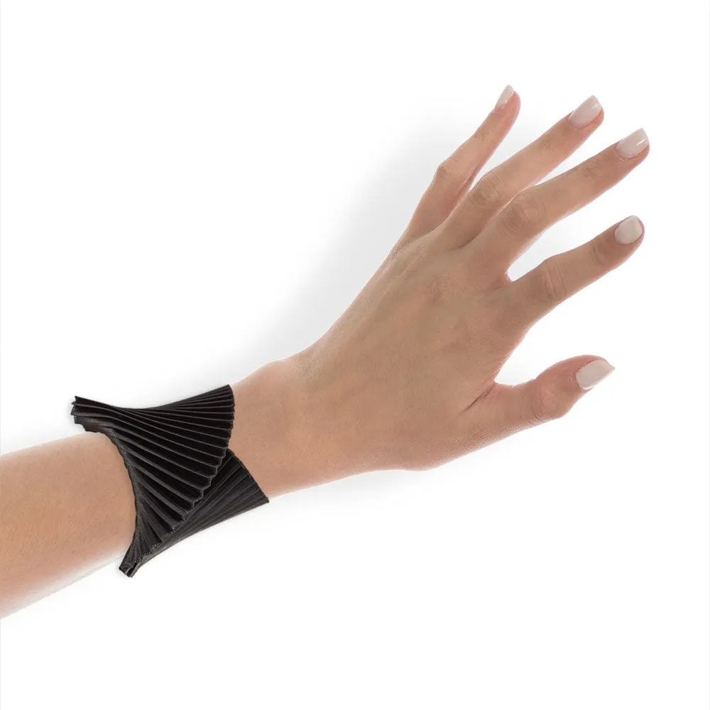 Satin Pleated Bracelet Shell Black SH-BLA