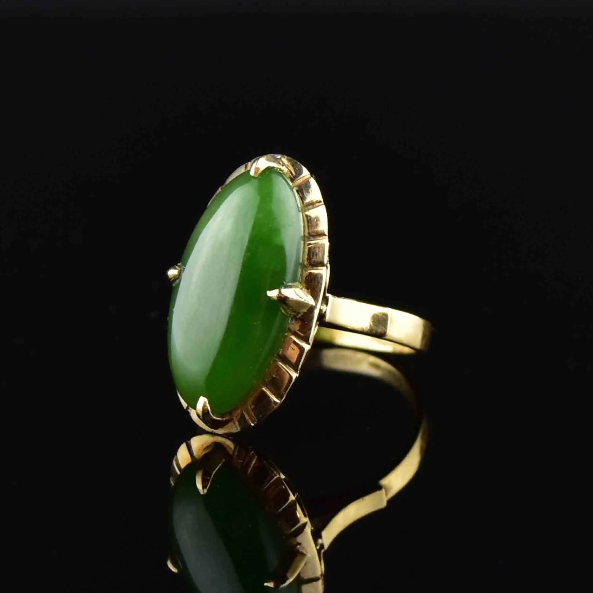 Vintage 14K Gold Jade Navette Style Ring