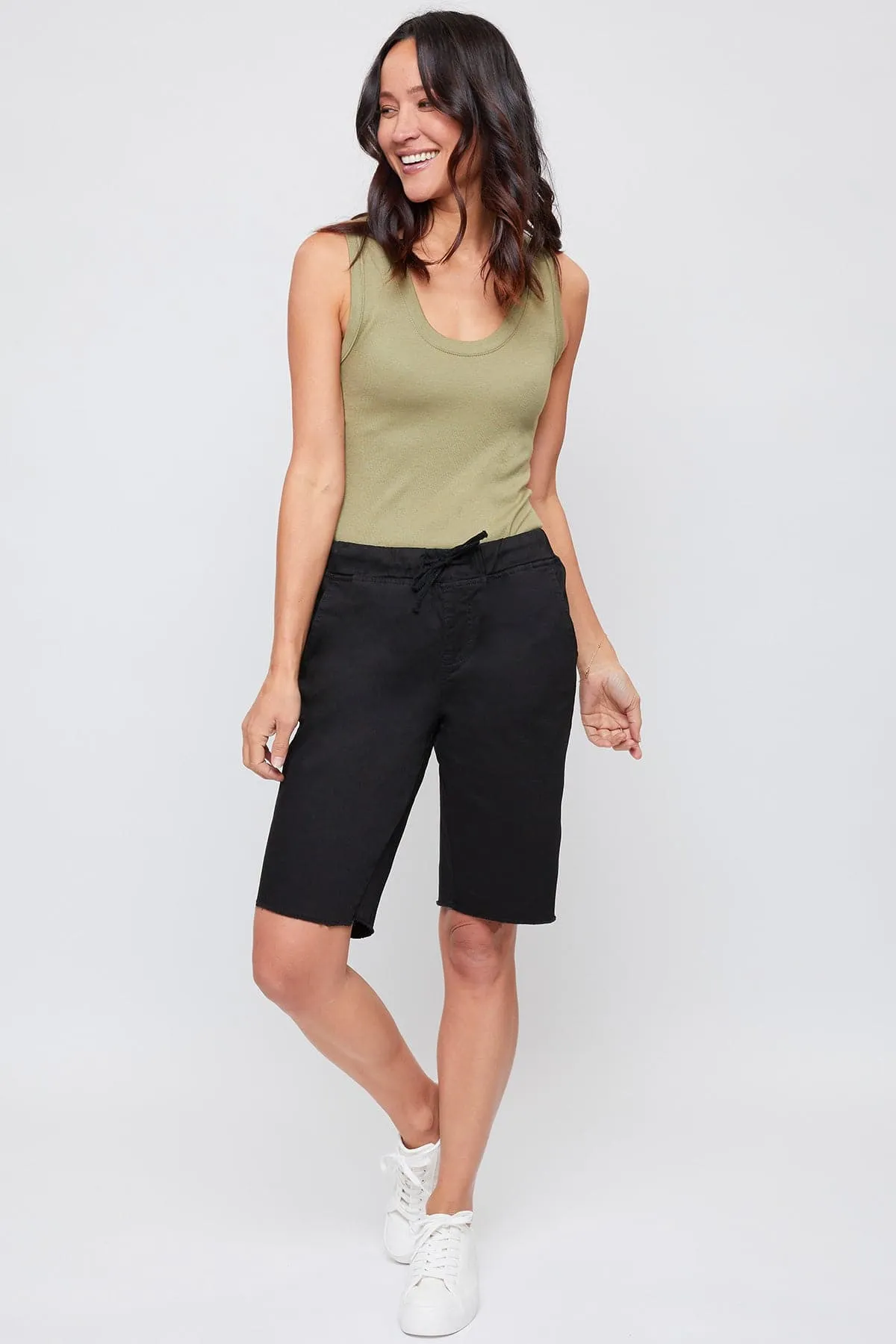 Women's Elastic Waist Bermuda With Fray Hem