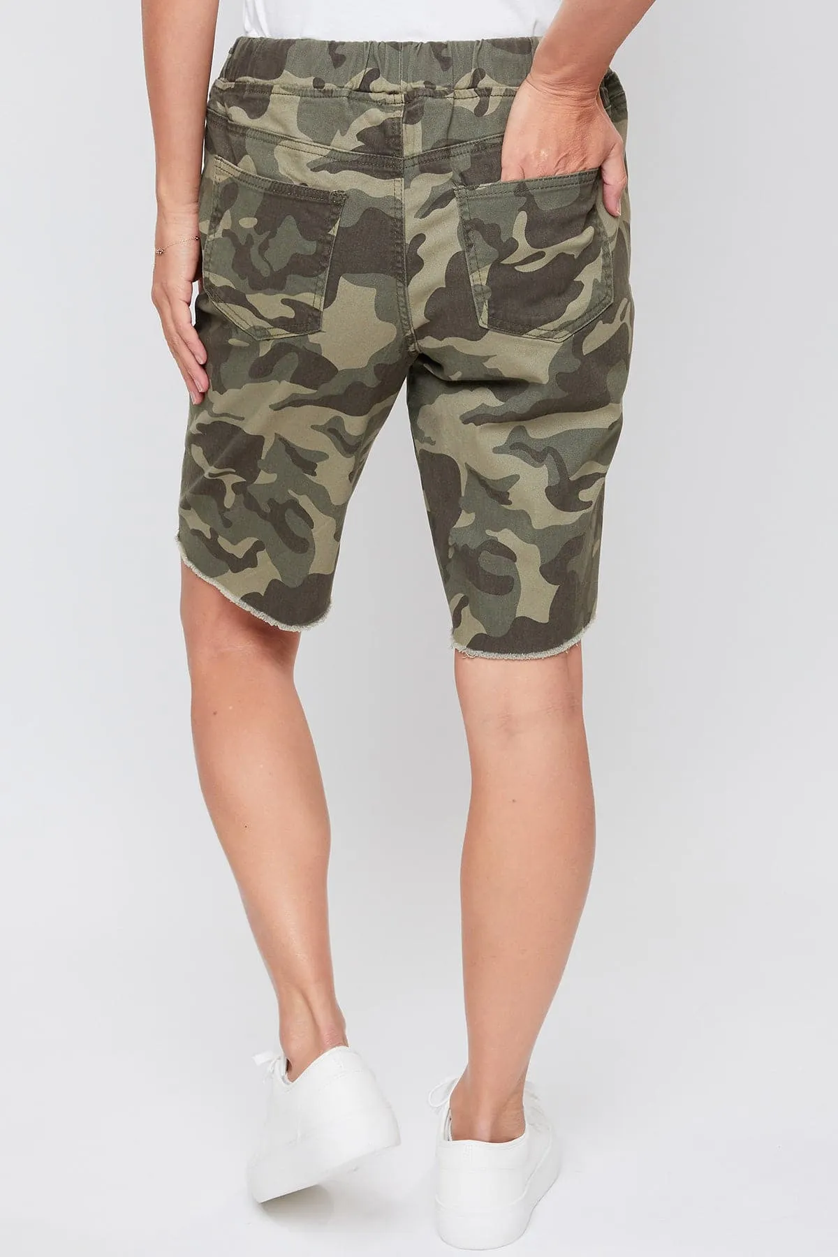 Women's Elastic Waist Bermuda With Fray Hem