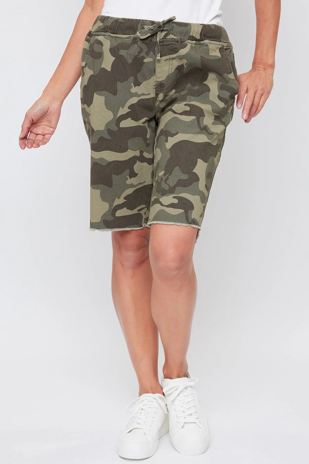 Women's Elastic Waist Bermuda With Fray Hem