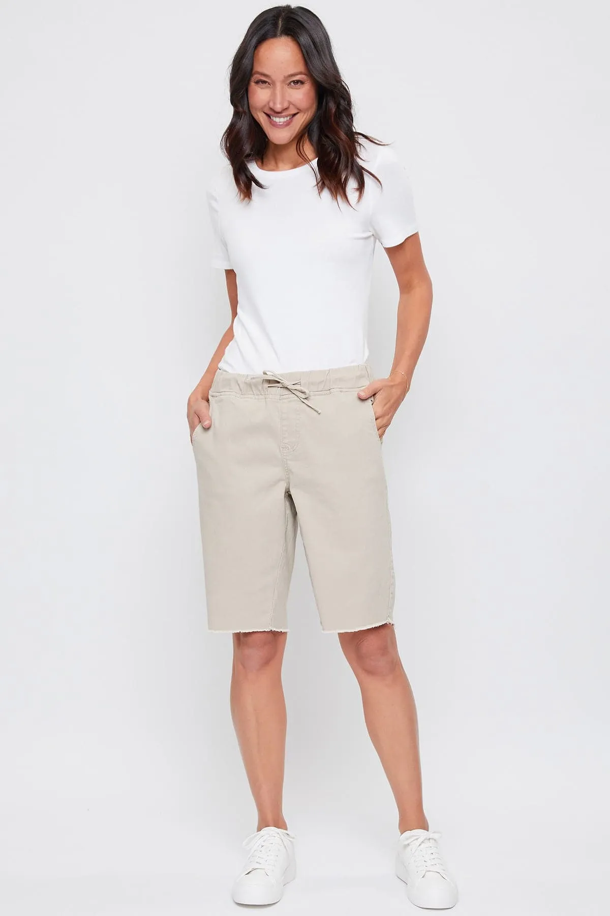 Women's Elastic Waist Bermuda With Fray Hem