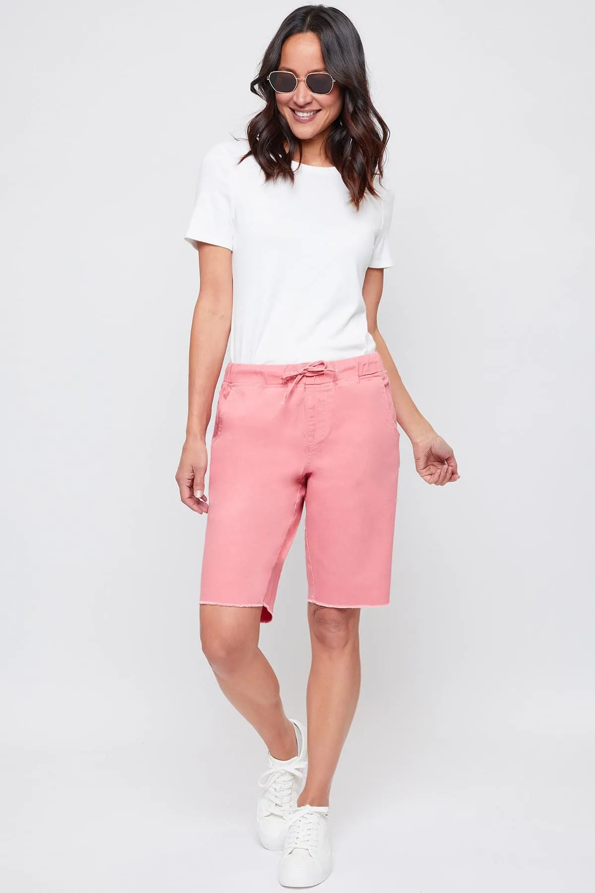 Women's Elastic Waist Bermuda With Fray Hem