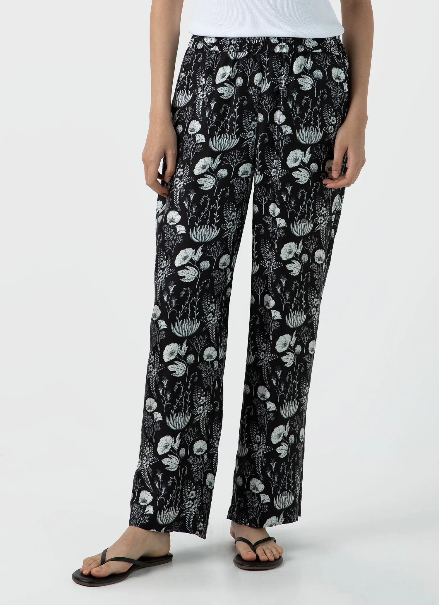 Women's Silk Leaf Print Drawstring Trouser in Black