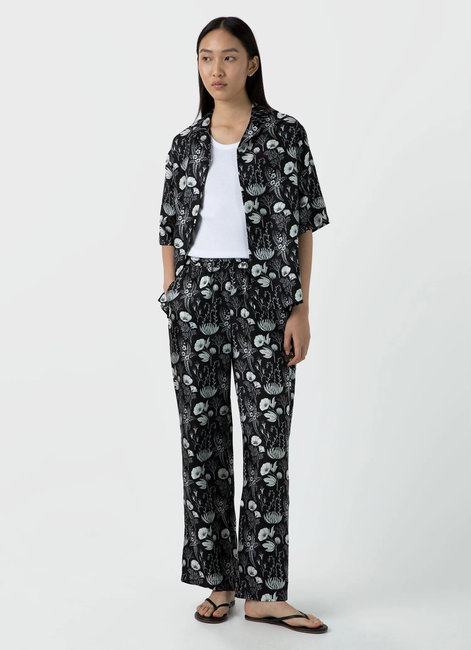 Women's Silk Leaf Print Drawstring Trouser in Black